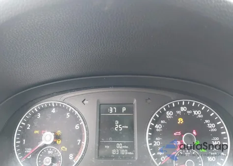 2015 Volkswagen Passat 1.8T S z USA, uszkodzony, nr VIN 1VWAT7A37FC074064